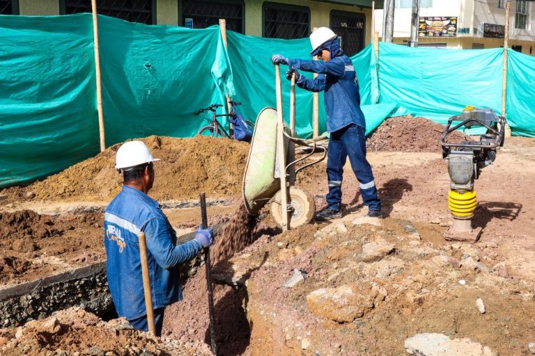 Modernización de alcantarillado en Ambalá y Los Mandarinos cuenta con mano de obra del sector