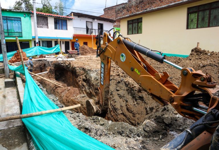 Comerciantes del Ricaurte se benefician con obras de modernización de redes
