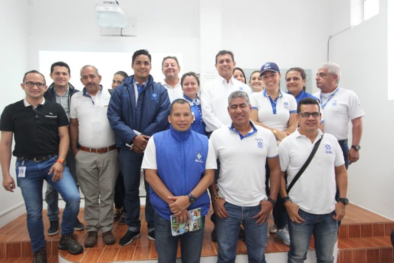 Trabajo conjunto a favor de la empresa entre directivos y sindicatos