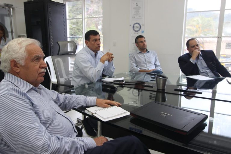 Gerente del IBAL recibe a multinacional brasileña experta en temas de alcantarillado