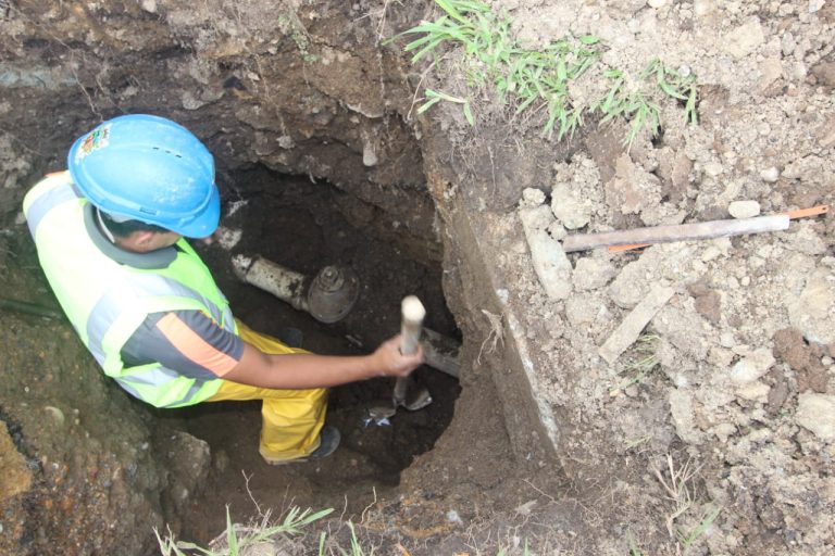 Mejorar el servicio y balancear el sistema hidráulico de la empresa, será el resultado del empalme que se realiza en la calle 19 con cra. 1 de Ibagué