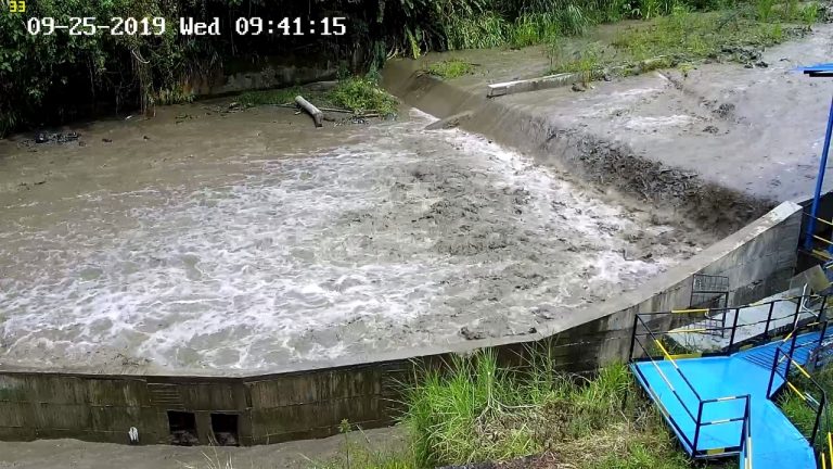 A las 9:10am de éste miércoles 25 de septiembre se empiezan a captar los primeros 500 litros por segundo en la Bocatoma Combeima, luego de la suspensión por altos niveles de turbiedad