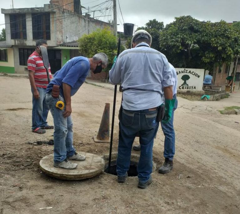 Solucionamos rebose del sistema de alcantarillado en la Ceibita y Nazaret.