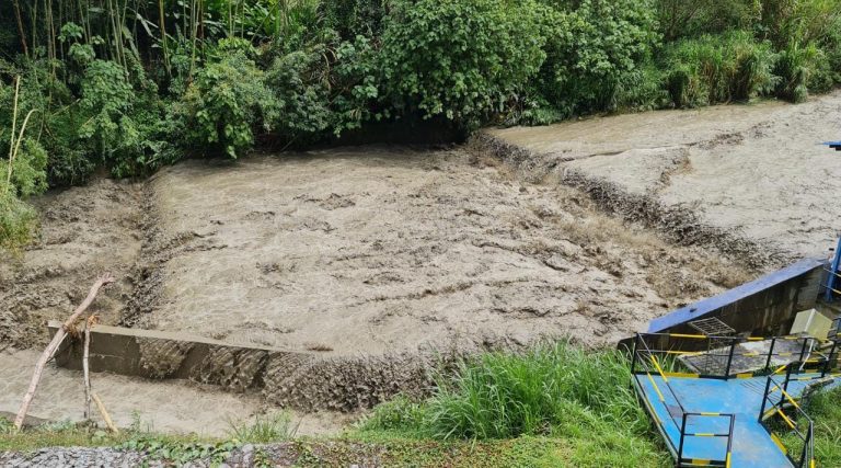 Debido a niveles de turbiedad, continúa suspendida la captación de agua del río Combeima