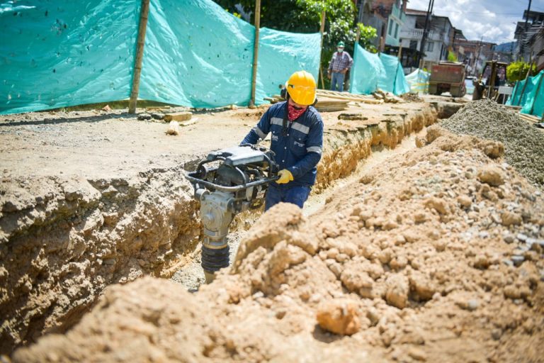 Alcalde Andrés Hurtado verificó avance en obras de reposición de redes de acueducto y alcantarillado