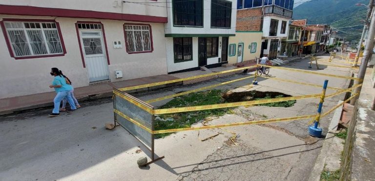 Se inicia ejecución de obras de reposición de redes y pavimentación de 187 calles en Ibagué