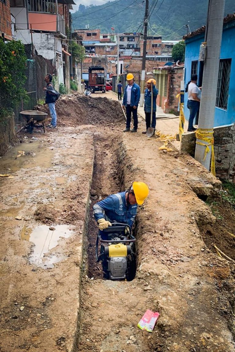 IBAL cambia alcantarillado en los barrios Galarza, Los Nogales y Hacienda Piedra Pintada