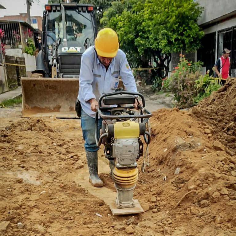 IBAL cambia tubería que inunda barrios en Ibagué