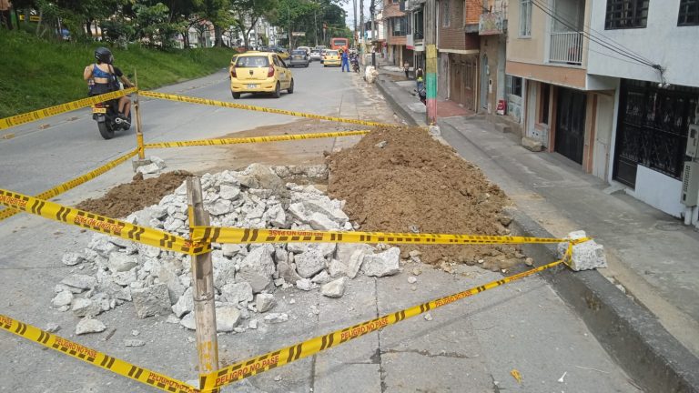 IBAL recupera fuga de agua en la avenida Ferrocarril