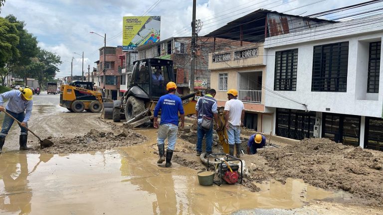 ¡Tome vías alternas! IBAL trabaja para arreglar fuga de agua en la avenida Ferrocarril