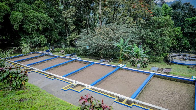 Empezó el suministro de agua en la comuna Siete