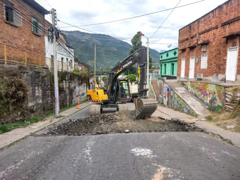 Calle 25 con carrera Primera, cerrada por mantenimiento vial