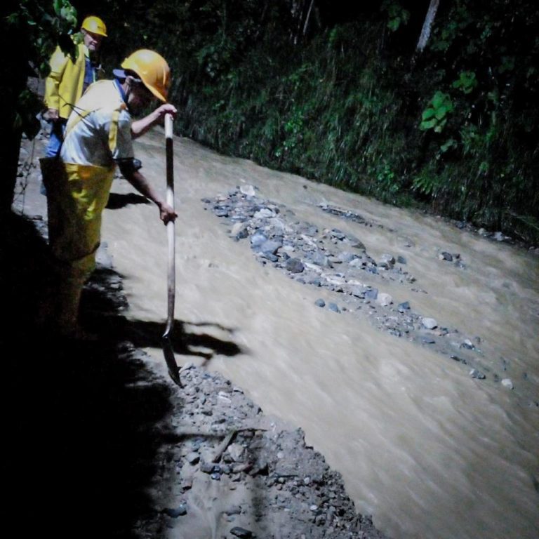 IBAL trabaja en estabilizar el servicio de agua, tras el desbordamiento de quebradas