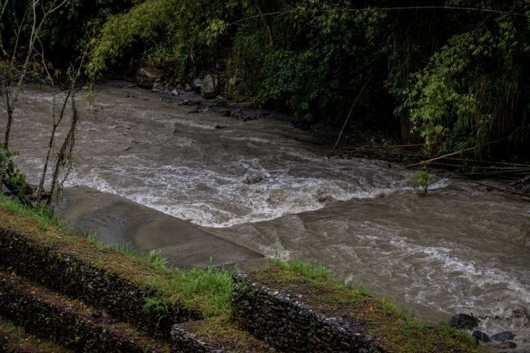 IBAL empezó la captación de agua en el río Combeima