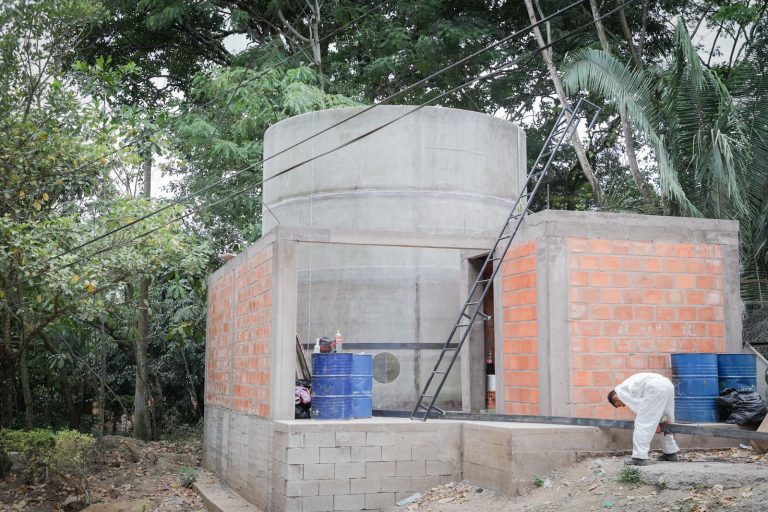 ¡Estamos cumpliendo! Inició la instalación del tanque de almacenamiento para Calucaima