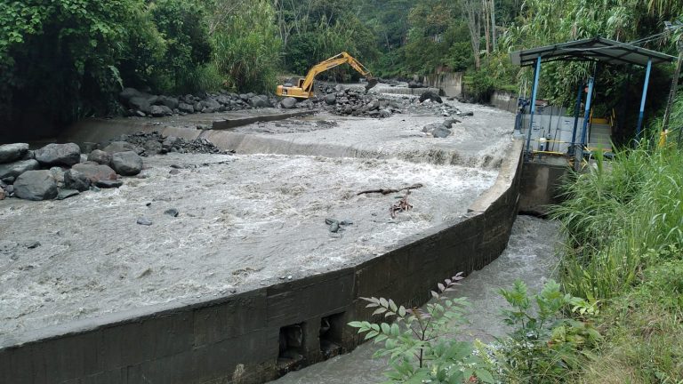 IBAL avanza en los procesos de nivelación en los tanques para garantizar el servicio de agua