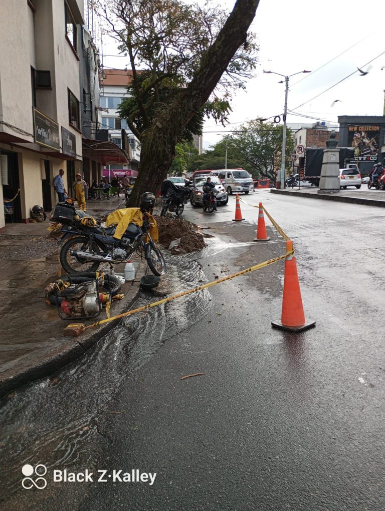 IBAL atiende un daño en la red matriz de la Zona Centro