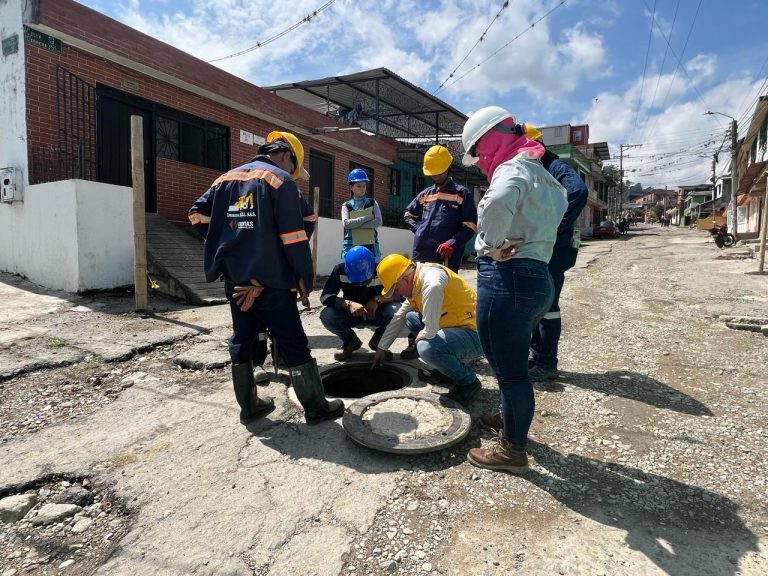 Con el ‘Combo 3×1’ del IBAL se mejorará calidad de vida de habitantes de la comuna 13
