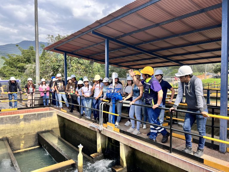 Estudiantes de la Universidad del Tolima, conocieron el fortalecimiento de la salud pública que adelanta el IBAL