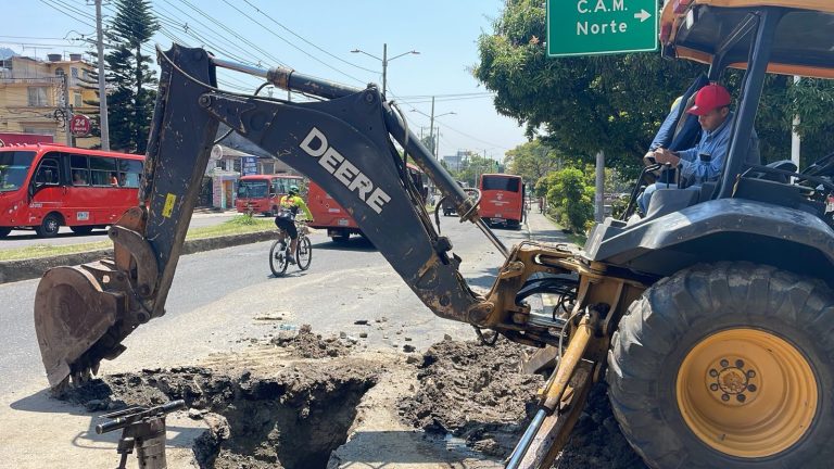 ¡Tome rutas alternas si baja por la carrera Quinta! IBAL atiende daño de acueducto a la altura de la calle 59