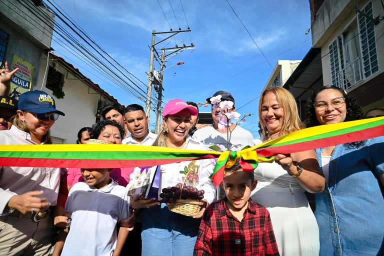 Alcaldesa se lució con la entrega de 14 cuadras renovadas en la comuna 7