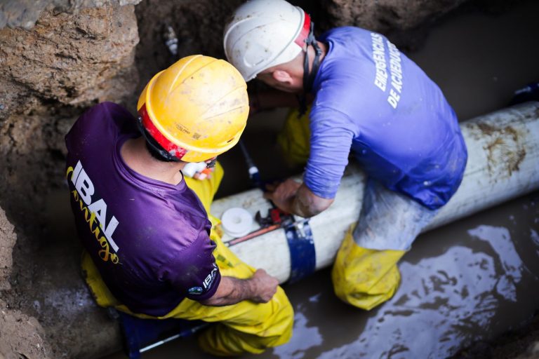 IBAL restablece el servicio de agua en varios sectores de Ibagué luego de reparar daño en red matriz