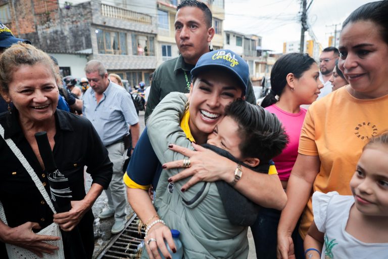 Conjunto Alminar Samoa y barrios vecinos celebran la pavimentación: ¡llegó la transformación después de 20 años!