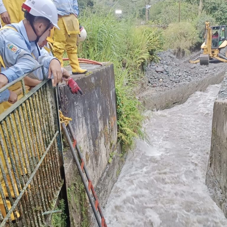 IBAL restablece captación de agua en la bocatoma del río Combeima