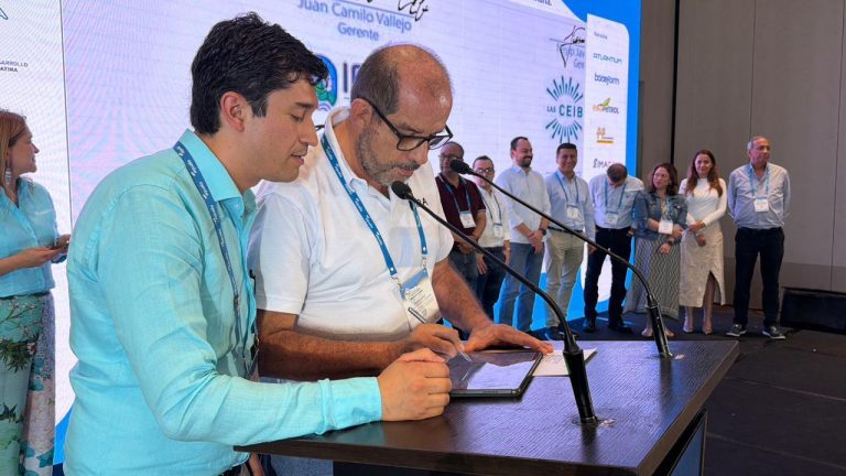 13 empresas de agua que atienden a 24 millones de colombianos sellan acuerdo para mejorar gobernanza y eficiencia del servicio