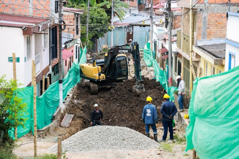 Habitantes de El Triunfo tendrán mejores vías gracias a intervención del Combo 3×1 del IBAL