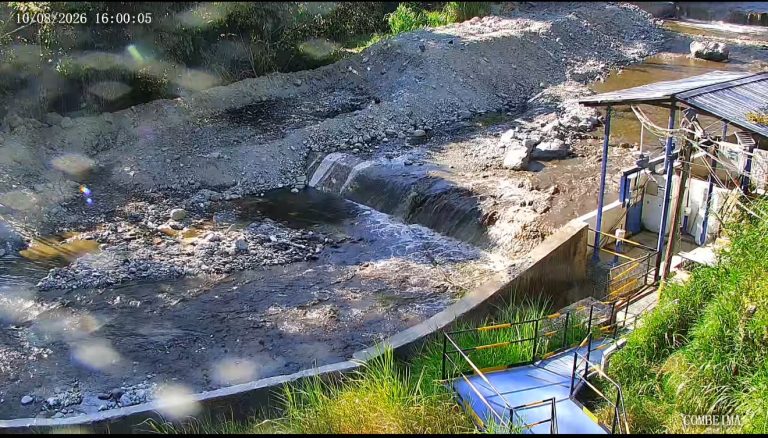 IBAL adelanta monitoreo al río Combeima tras cambio súbito en su color