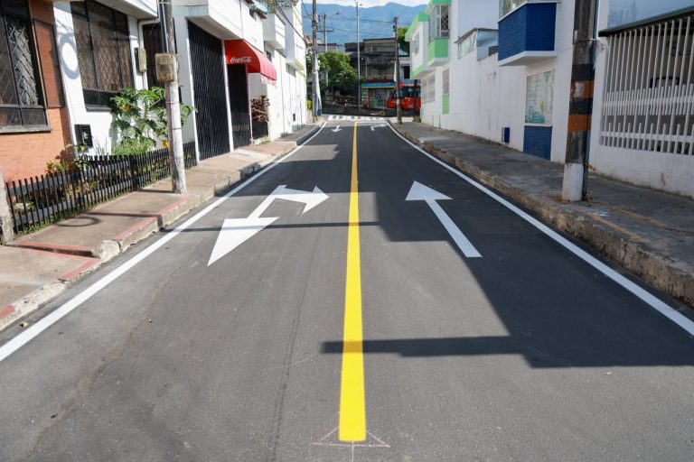 Alcaldesa de Ibagué, Johana Aranda, sigue entregando vías renovadas con la estrategia Combo 3×1